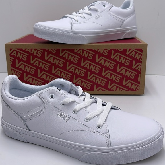 Vans WMNS Seldan (Tumble) White/White
VN0A4U2505R Sneakers - Picture 13 of 16